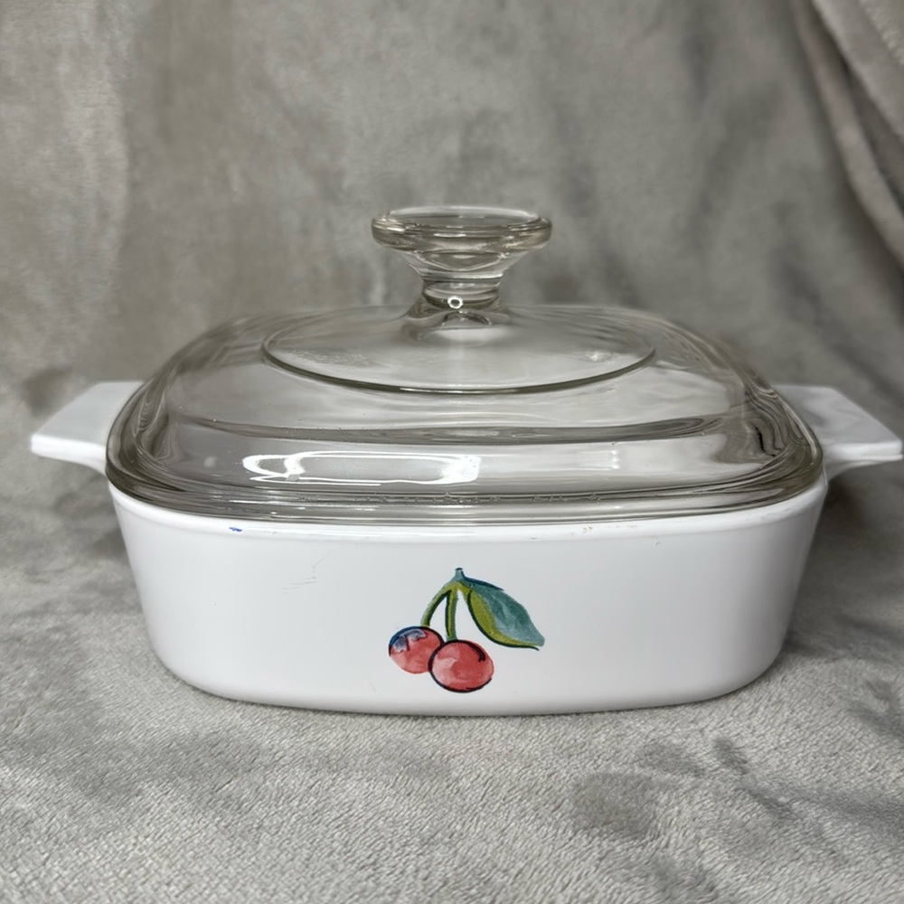 Corningware 🍒 Vintage Cherry Pattern Casserole Baking Dish Collectible Decor
